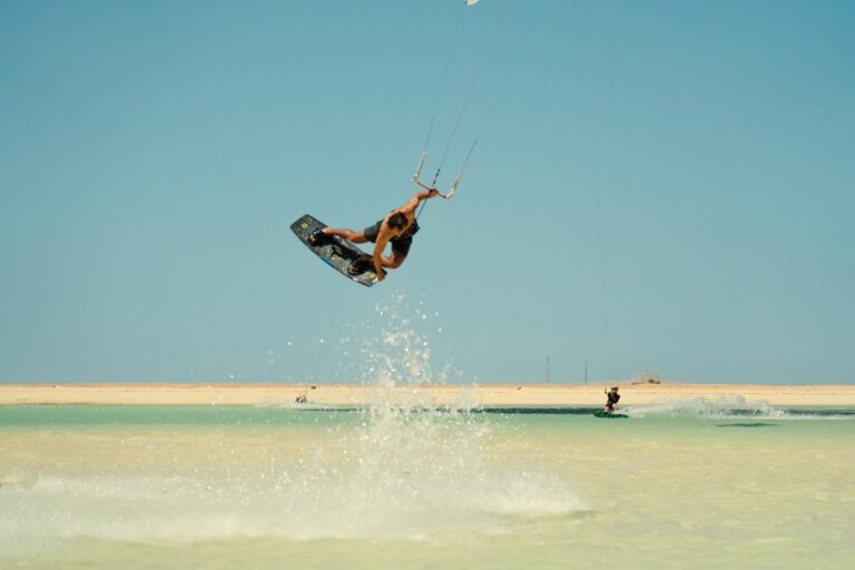 How Many Knots For Kitesurfing? Wind Guide For Beginners And International Riders